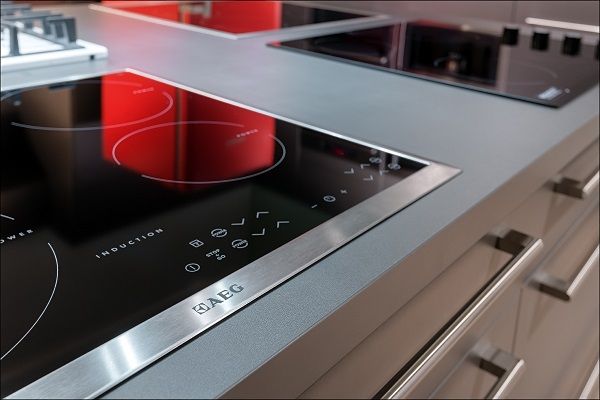 aeg_varochnaya_indukciya__planeta_mebeli_15.jpg Что заказать первым? Мебель или технику?
