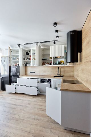 Угловая кухня в чёрно-белой гамме. Коллекция Империал. Размер: 4050x2250x2530 мм  - 2
