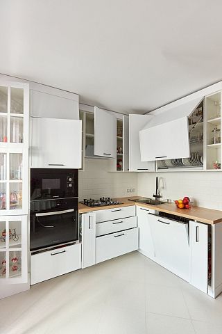 Угловая белая кухня с витринами. Коллекция Бостон. Размер: 2709 Х 1820 Х 2370 мм  - 2
