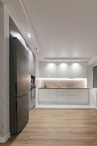 Шикарная кухня с встроенным пеналом. Коллекция Глосс. Размер: 2686 Х 3479 Х 2103 мм  - 2