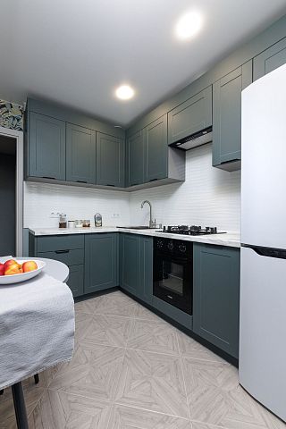 Лаконичная кухня Гранд в глубоком зеленом цвете. Коллекция Гранд. Размер: 2523 Х 2600 Х 1824 мм  - 1