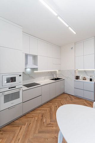 Большая угловая серо-белая кухня. Коллекция Джерси. Размер: 3850x2080x3020 мм  - 1